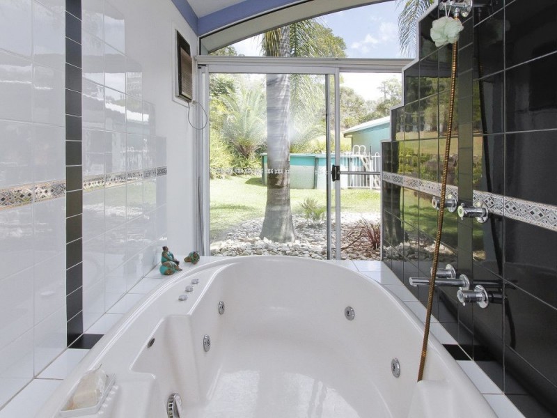 6 Discovery Drive, Little Mountain QLD 4551