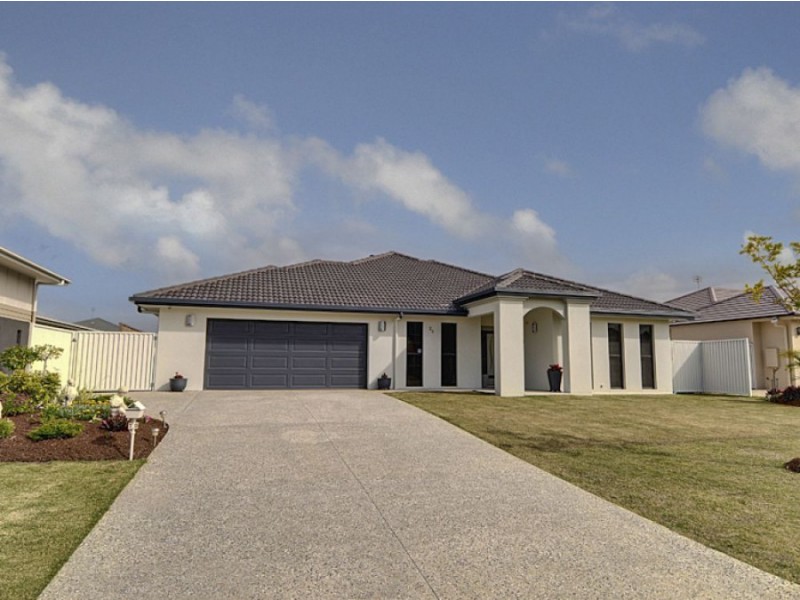 20 Whitehaven Way, Pelican Waters QLD 4551