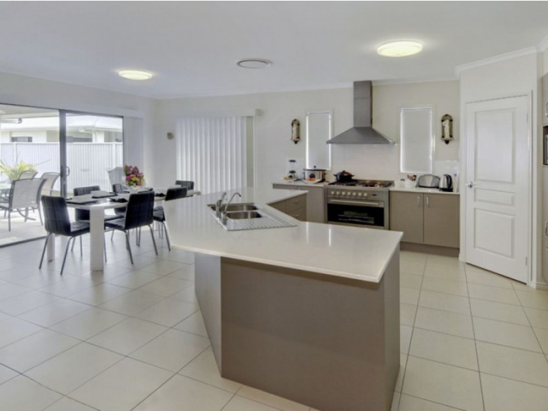 20 Whitehaven Way, Pelican Waters QLD 4551