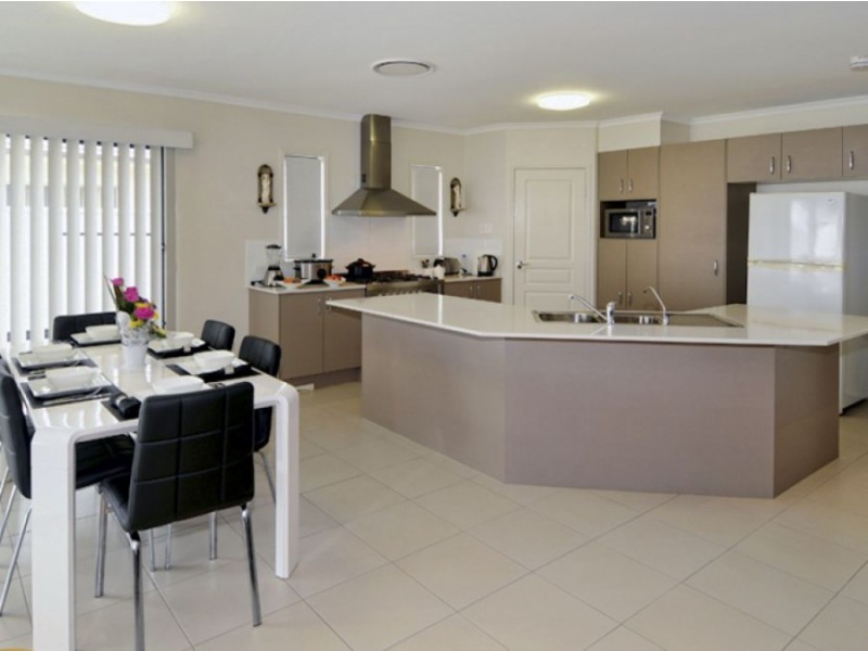 20 Whitehaven Way, Pelican Waters QLD 4551