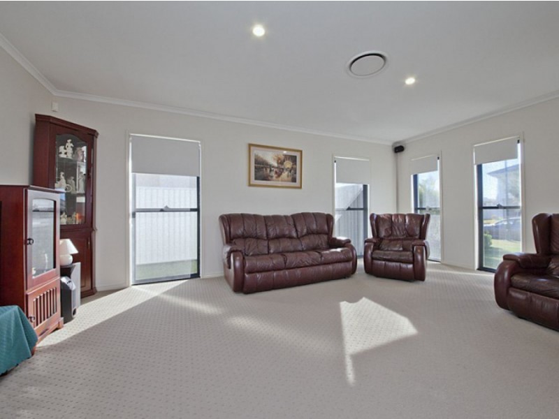 20 Whitehaven Way, Pelican Waters QLD 4551