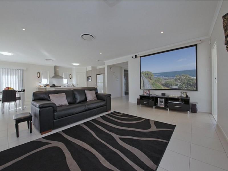 20 Whitehaven Way, Pelican Waters QLD 4551