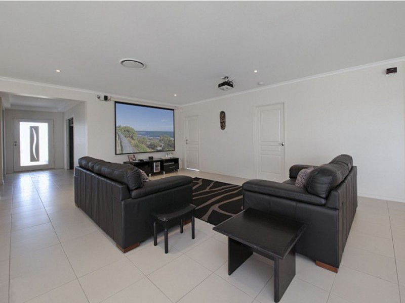 20 Whitehaven Way, Pelican Waters QLD 4551