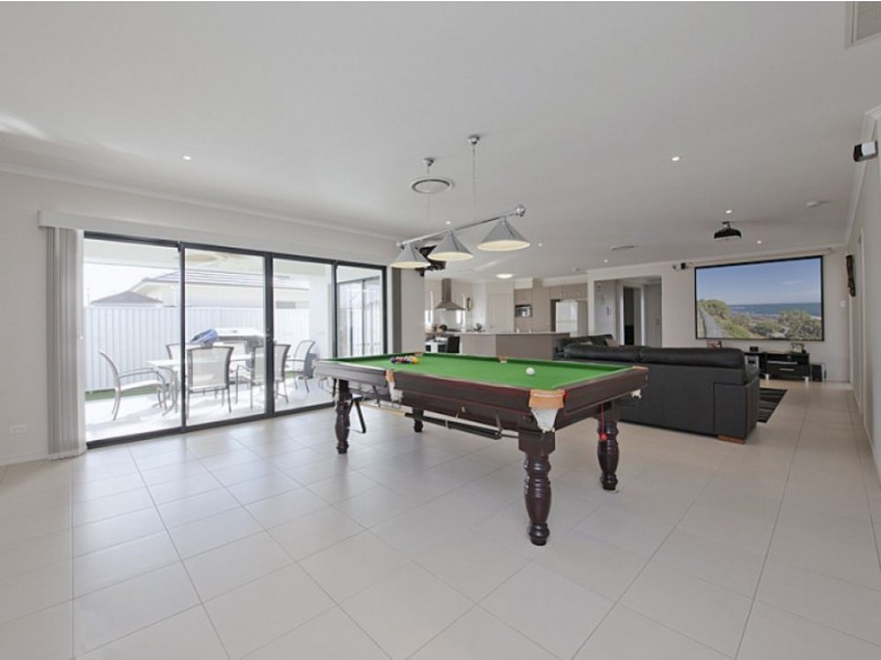 20 Whitehaven Way, Pelican Waters QLD 4551