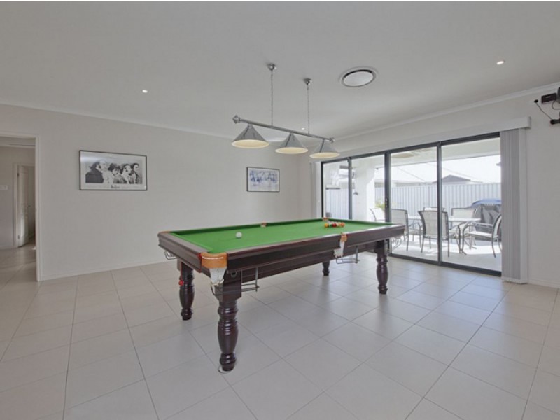 20 Whitehaven Way, Pelican Waters QLD 4551