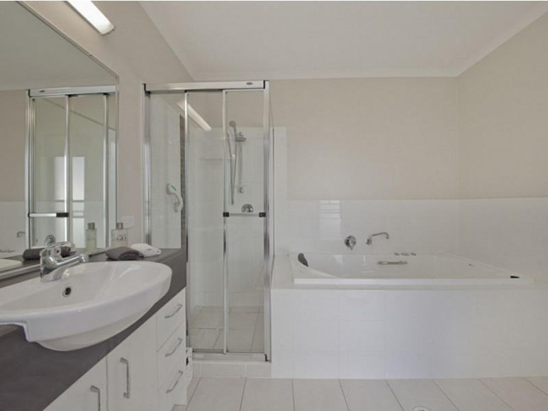 20 Whitehaven Way, Pelican Waters QLD 4551