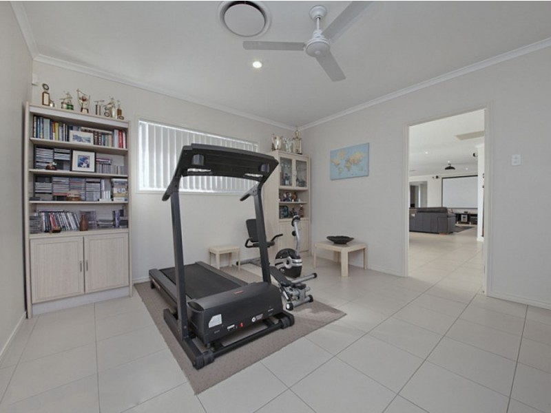 20 Whitehaven Way, Pelican Waters QLD 4551