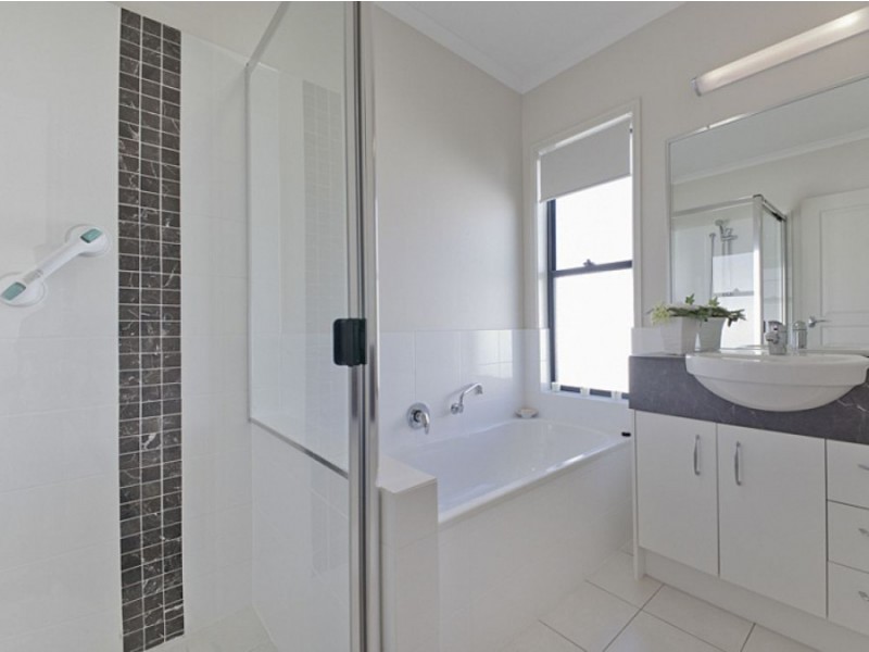 20 Whitehaven Way, Pelican Waters QLD 4551