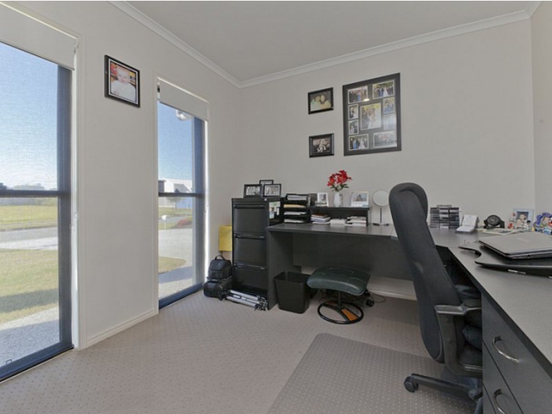 20 Whitehaven Way, Pelican Waters QLD 4551