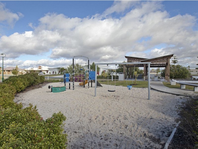 20 Whitehaven Way, Pelican Waters QLD 4551