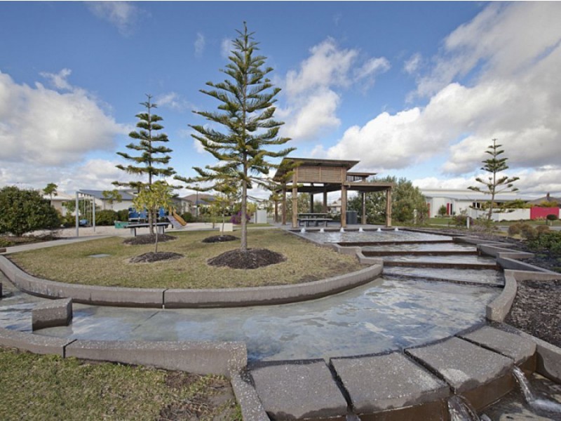 20 Whitehaven Way, Pelican Waters QLD 4551