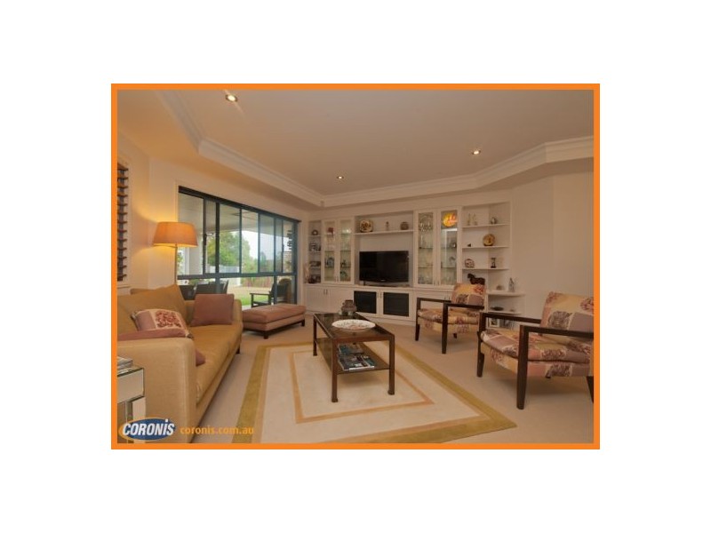 8 Midden Place, Pelican Waters QLD 4551