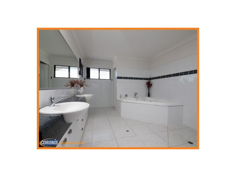 25 Somerset Lane, Little Mountain QLD 4551