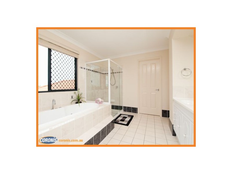 24 Sunbird Chase, Parrearra QLD 4575