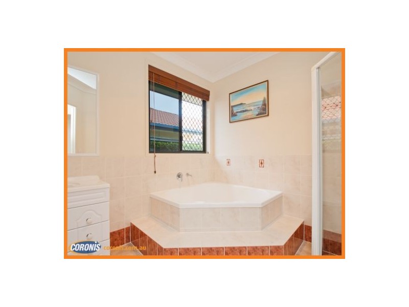 24 Sunbird Chase, Parrearra QLD 4575