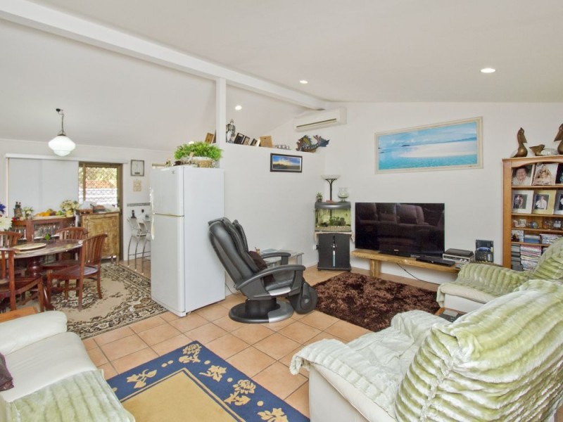 67 Nicklin Way, Warana QLD 4575