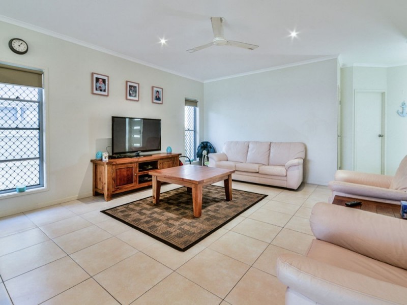 5 Wheeler Crescent, Caloundra West QLD 4551