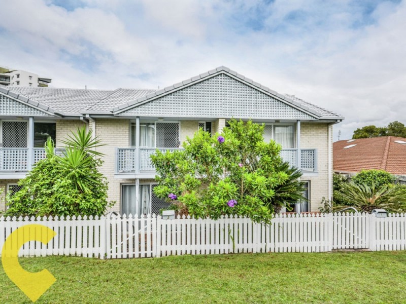 2/2 Orama Avenue, Caloundra QLD 4551