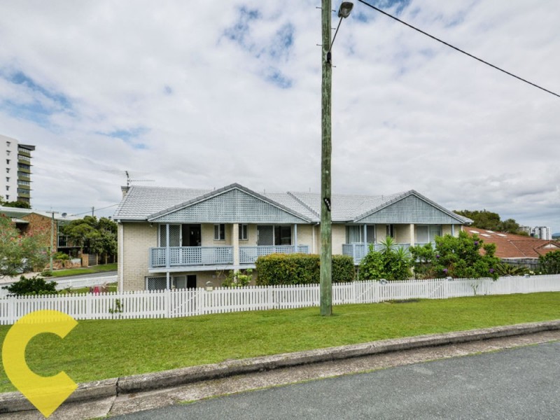 2/2 Orama Avenue, Caloundra QLD 4551