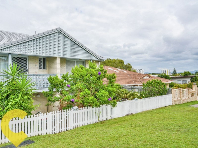 2/2 Orama Avenue, Caloundra QLD 4551