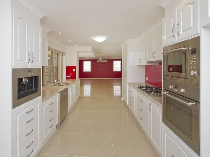 17 Parklands Boulevard, Little Mountain QLD 4551