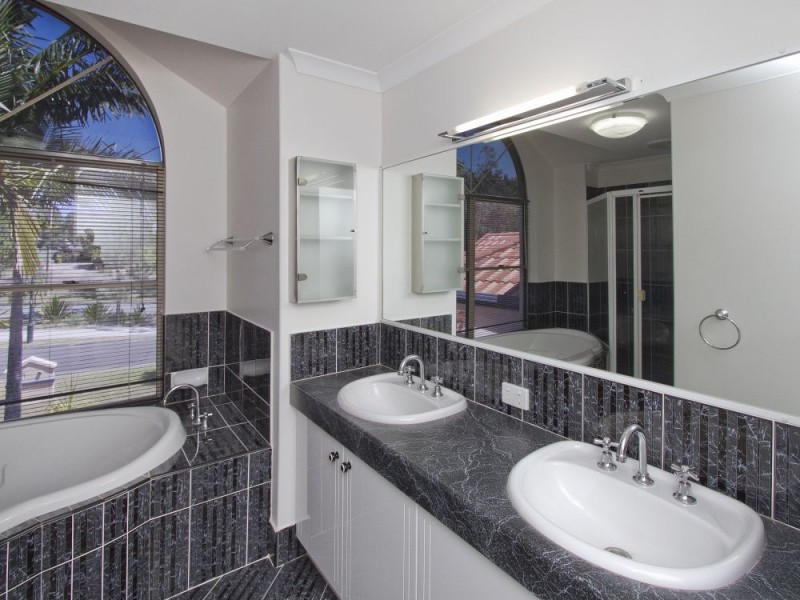 17 Parklands Boulevard, Little Mountain QLD 4551