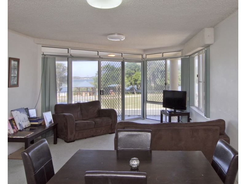 1/58 Esplanade, Golden Beach QLD 4551