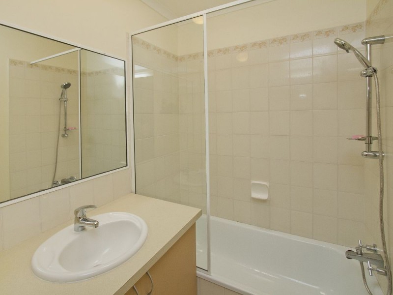 2/37z Hodgens Street, Caloundra QLD 4551