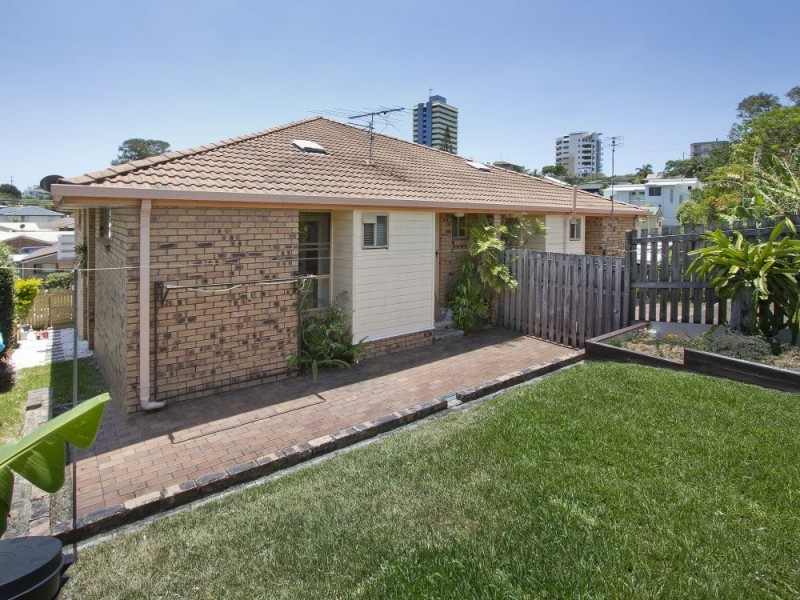 2/37z Hodgens Street, Caloundra QLD 4551