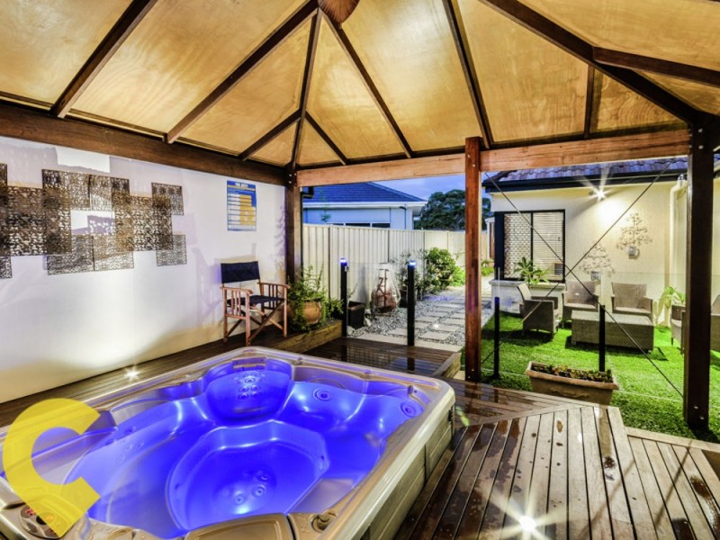 52 Kalowendha Avenue, Pelican Waters QLD 4551