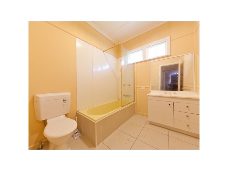 24 Upper Gay Terrace, Kings Beach QLD 4551