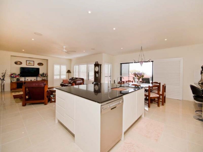 90 Sugar Bag Road, Little Mountain QLD 4551