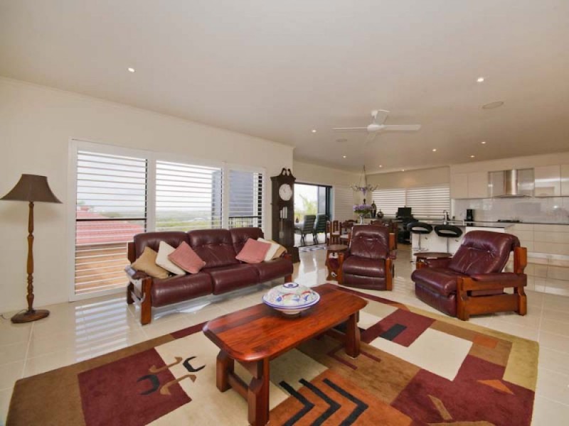 90 Sugar Bag Road, Little Mountain QLD 4551