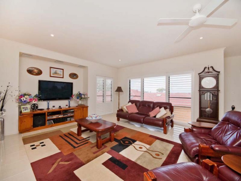 90 Sugar Bag Road, Little Mountain QLD 4551