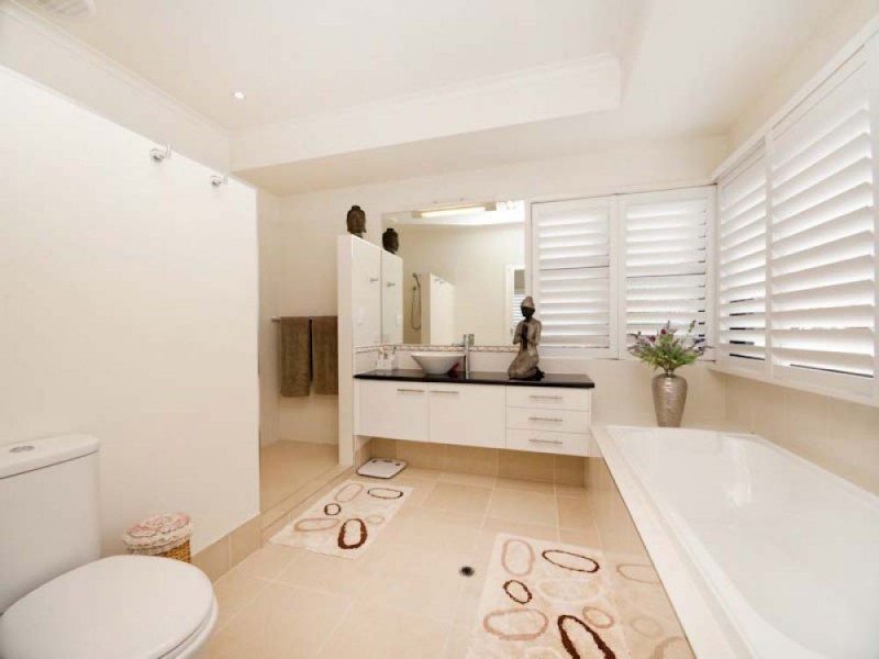 90 Sugar Bag Road, Little Mountain QLD 4551