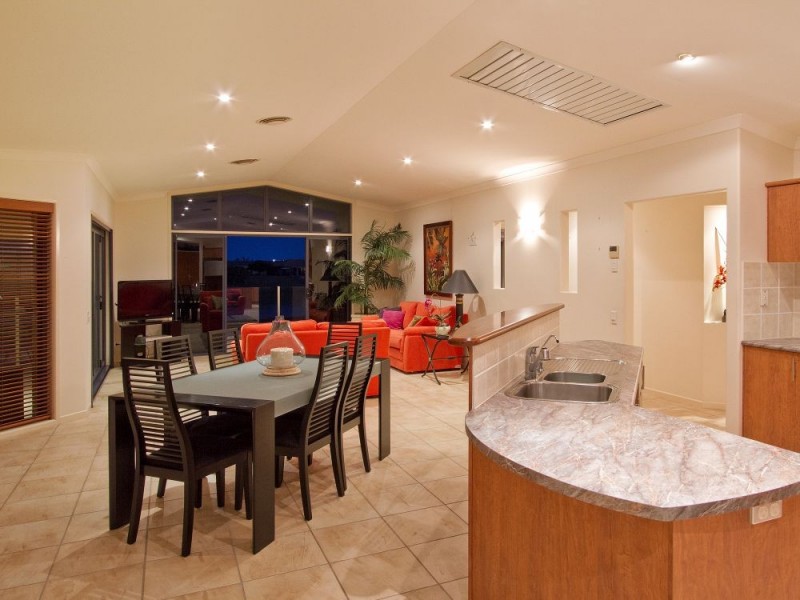 14 Dominica Place, Kawana Island QLD 4575