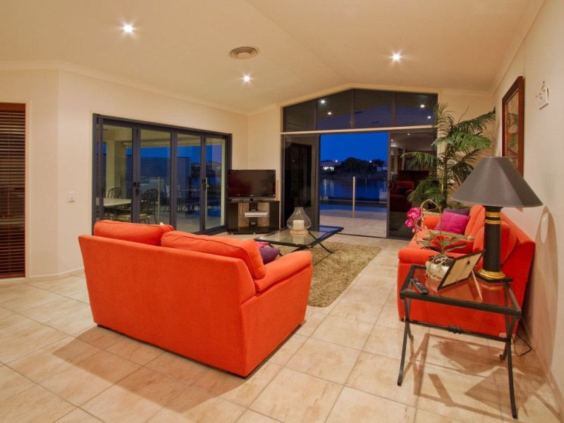 14 Dominica Place, Kawana Island QLD 4575