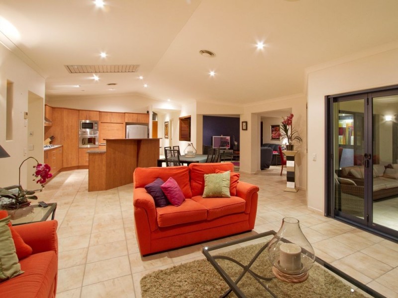 14 Dominica Place, Kawana Island QLD 4575