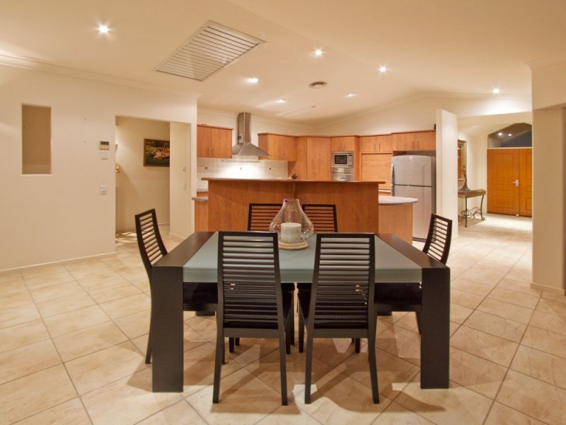 14 Dominica Place, Kawana Island QLD 4575