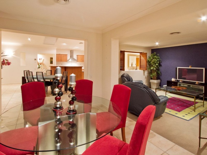 14 Dominica Place, Kawana Island QLD 4575