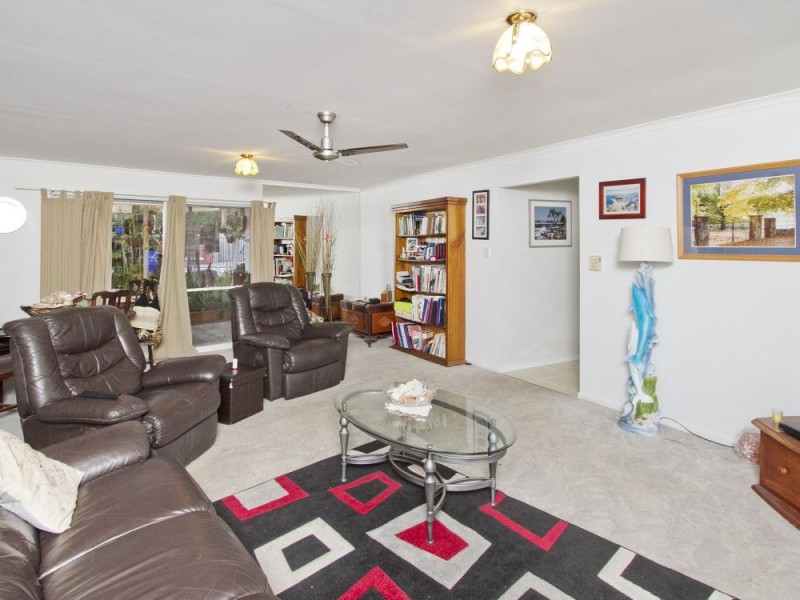 1 Pinewood Street, Little Mountain QLD 4551