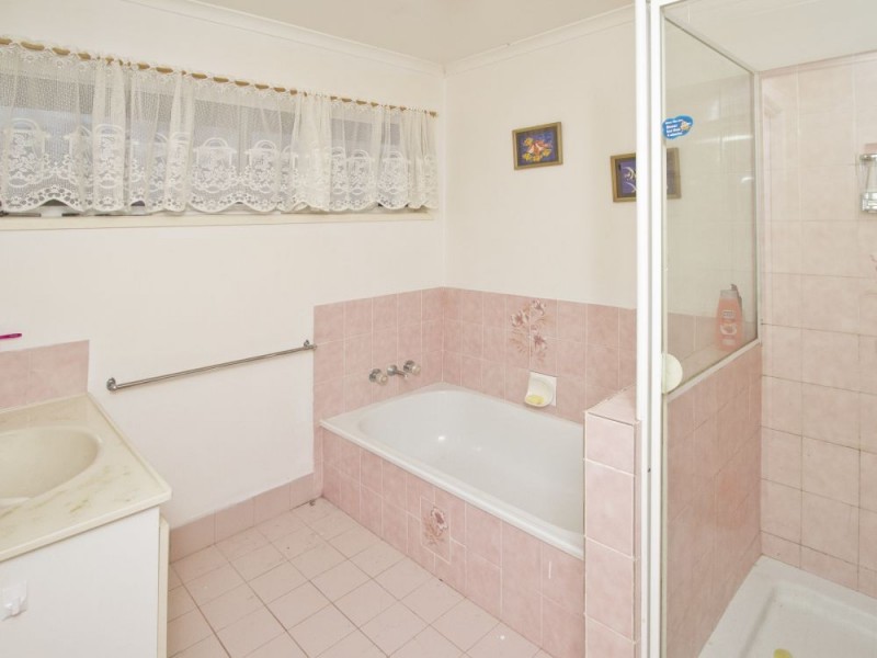 1 Pinewood Street, Little Mountain QLD 4551