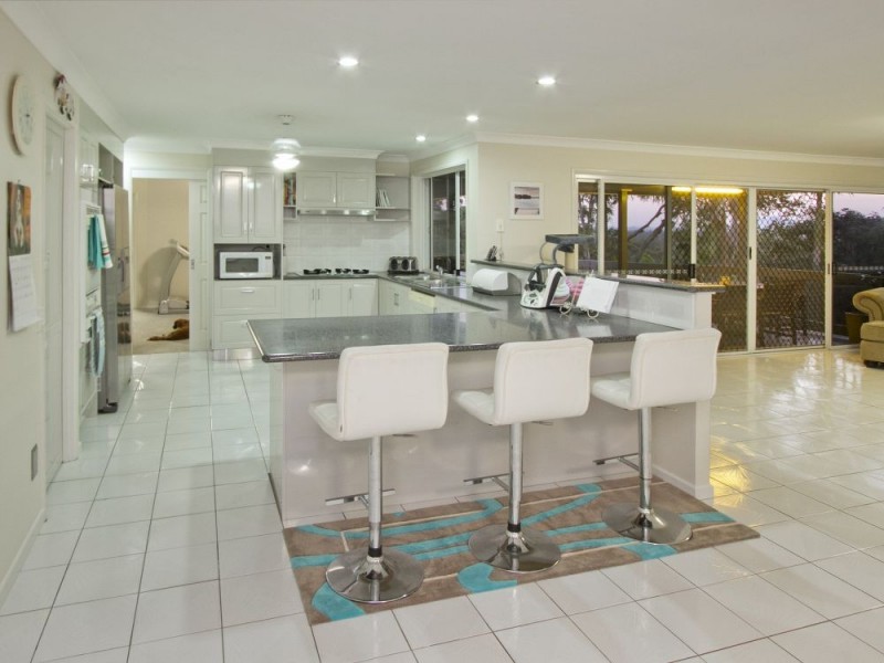 2 Ridgewood Road, Little Mountain QLD 4551