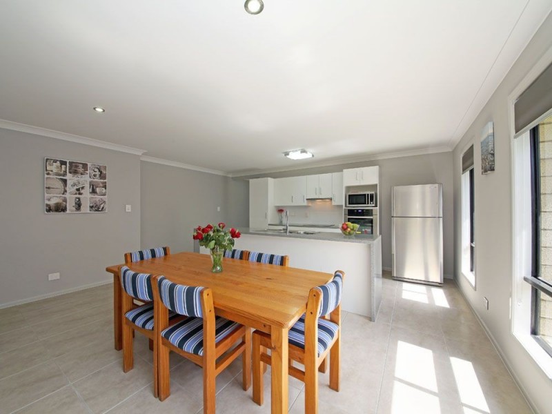 25 Sandstone Way, Little Mountain QLD 4551