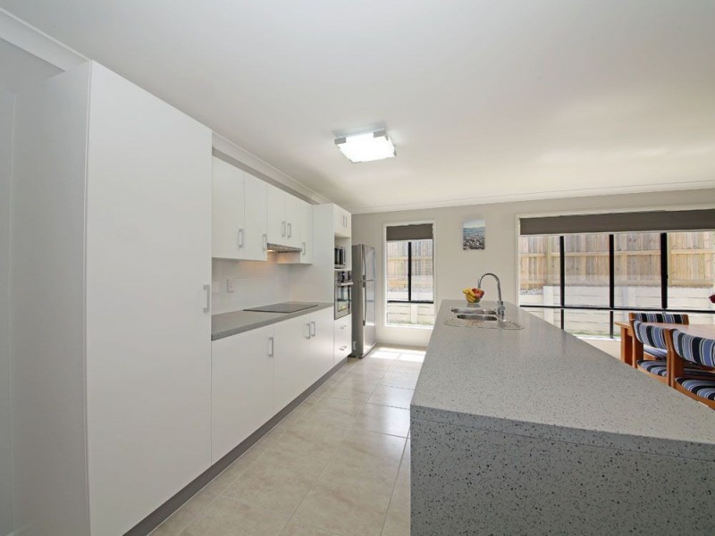 25 Sandstone Way, Little Mountain QLD 4551