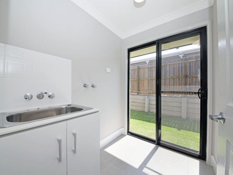 25 Sandstone Way, Little Mountain QLD 4551