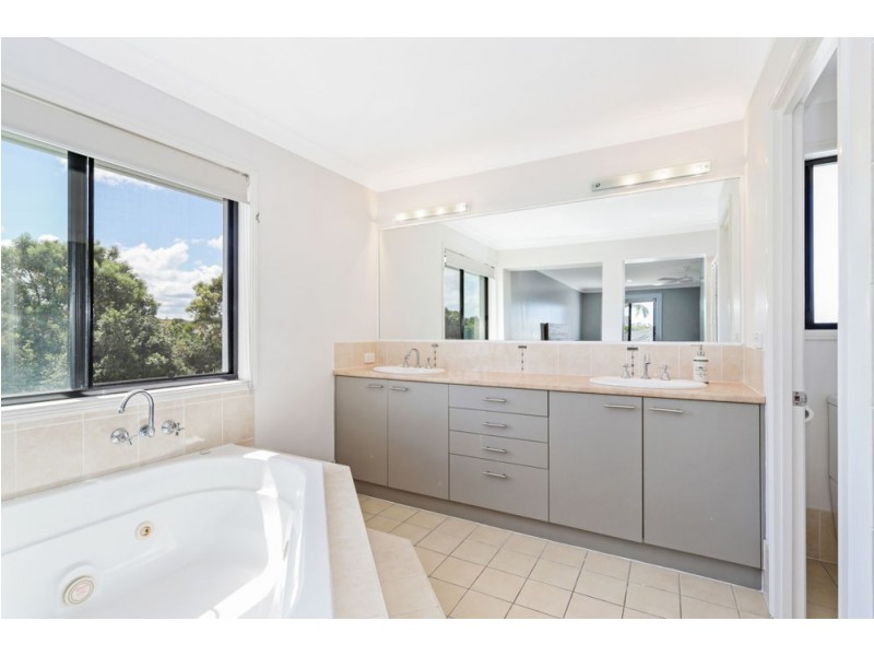 10 Bancroft Street, Pelican Waters QLD 4551