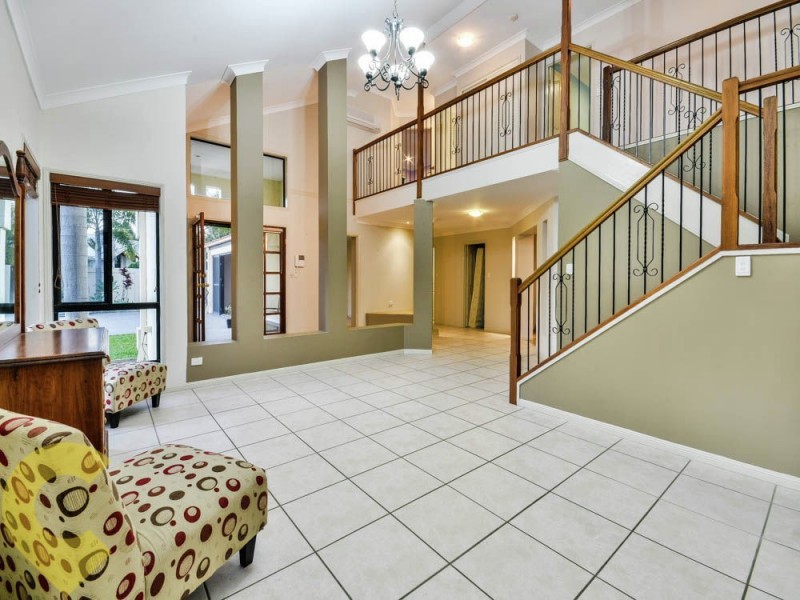 1 Earls Court, Little Mountain QLD 4551