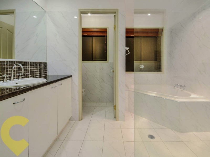 1 Earls Court, Little Mountain QLD 4551