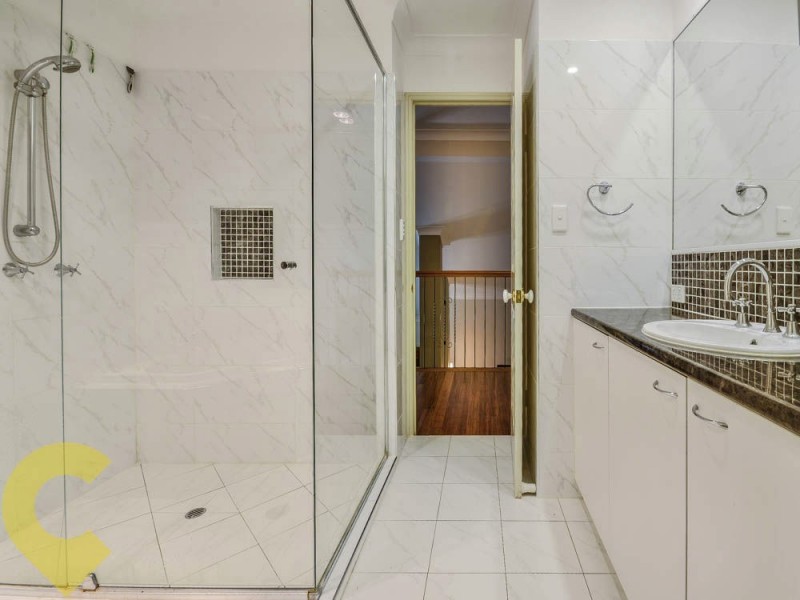 1 Earls Court, Little Mountain QLD 4551